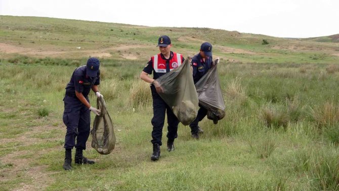 Yozgat’ta Jandarma Ekipleri, Topçu Göleti Ve Çevresinde Temizlik Yaptı