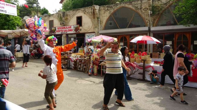 Kozan’da Tarihi Sokaklar Kurtuluş Etkinlikleri İle Şenlendi