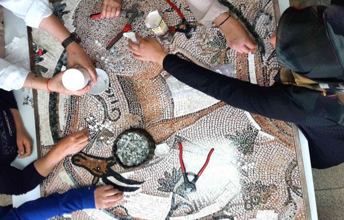 Mozaik Taşlarıyla Tarih Yeniden İşleniyor