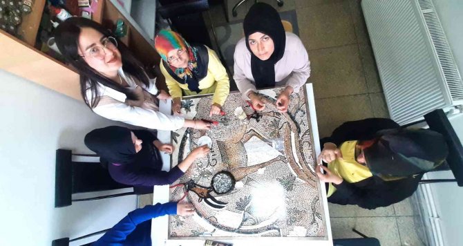 Mozaik Taşlarıyla Tarih Yeniden İşleniyor