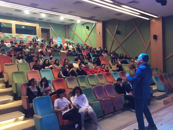 13 Lisede Bilim Söyleşisi Gerçekleştirdi
