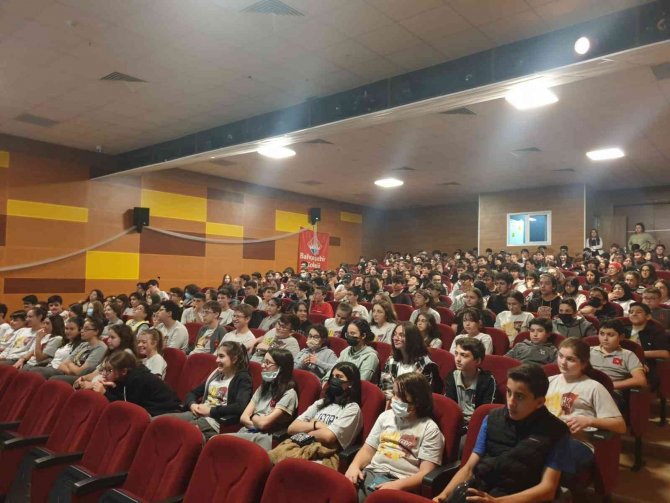 13 Lisede Bilim Söyleşisi Gerçekleştirdi