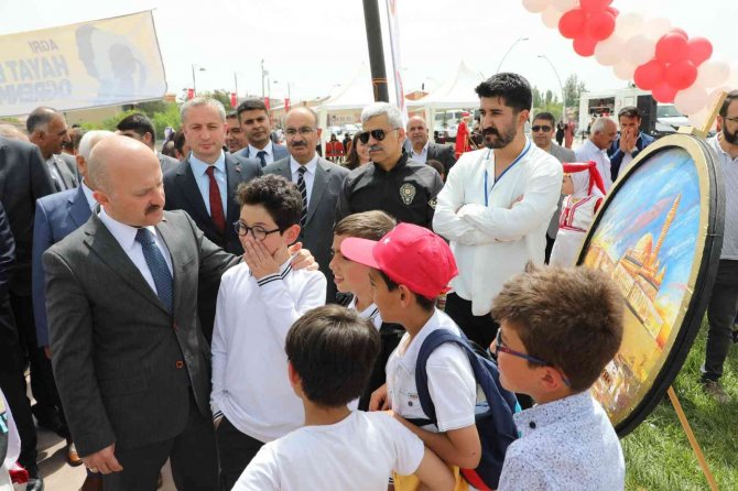Ağrı’da Hayat Boyu Öğrenme Şenliği Düzenlendi
