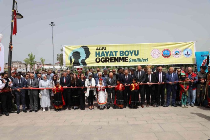 Ağrı’da Hayat Boyu Öğrenme Şenliği Düzenlendi