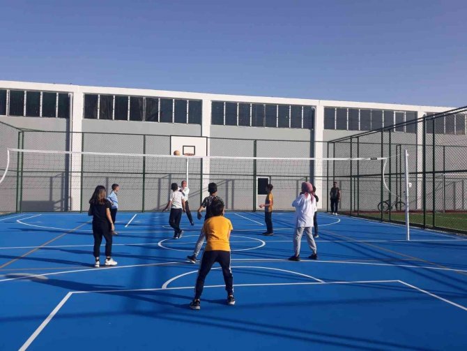 Altıntaş, Spor Kompleksi Olan Tek İlçe