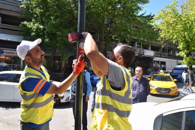 Başkentte Sokak Tabelalarında Qr Kod Dönemi