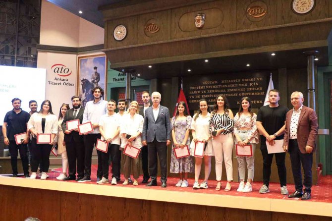 Ato’nun ’Dış Ticaret Eğitimi’ Programına Katılan Üniversite Öğrencilerine Sertifikaları Verildi