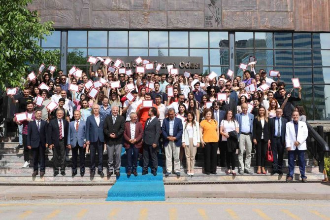 Ato’nun ’Dış Ticaret Eğitimi’ Programına Katılan Üniversite Öğrencilerine Sertifikaları Verildi