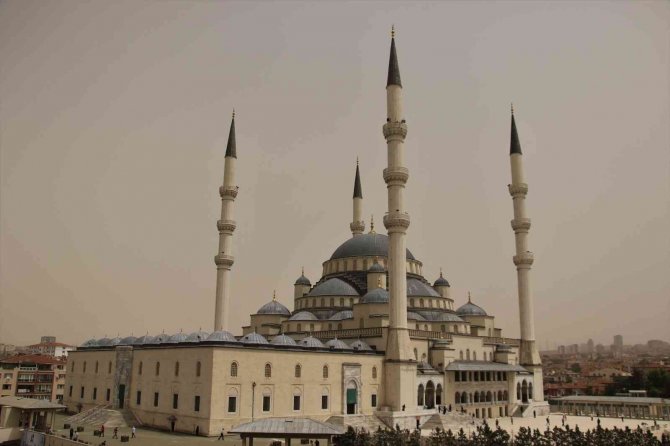 Başkent Semalarını Toz Bulutu Kapladı