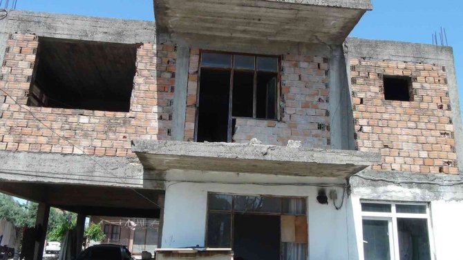 İ̇nşaattaki Kuş Yuvasından Beyaz Kırlangıç Çıktı, Görenler Şaştı Kaldı