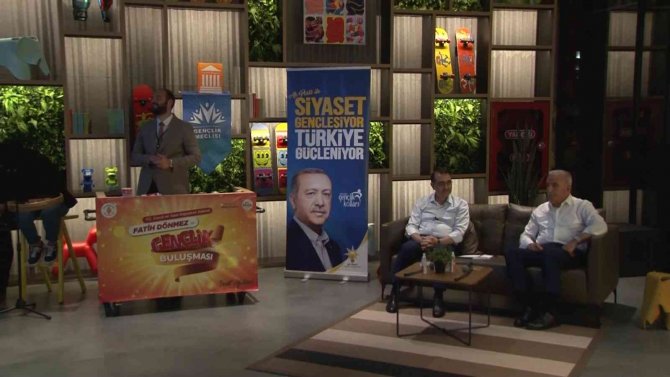 Bakan Dönmez, Ümraniye’de ’Gençlik Buluşması’na Katıldı