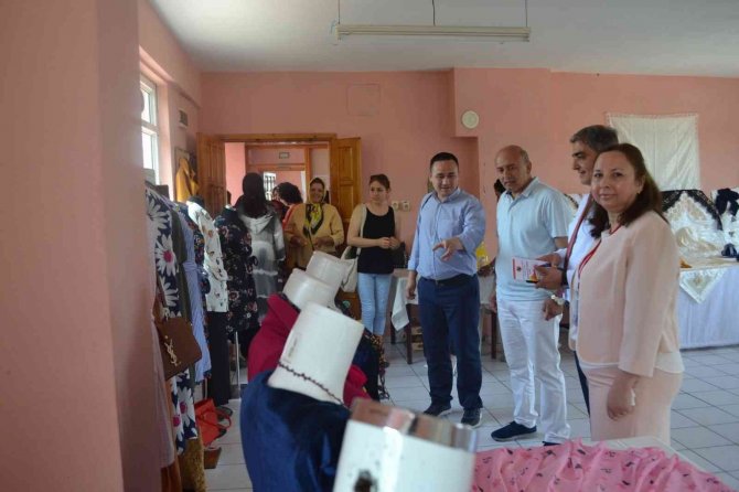 Hem Bostancı Sergisi Açıldı