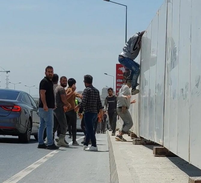 İ̇şçilerden İnşaat Alanındaki Göçüğü Çeken Basın Mensuplarına Saldırı