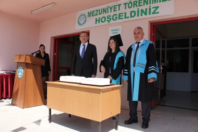 Baü Ayvalık Myo’da Mezuniyet Coşkusu