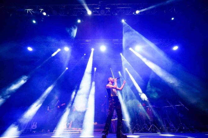 Bergama Tiyatro Festivaline Muhteşem Açılış