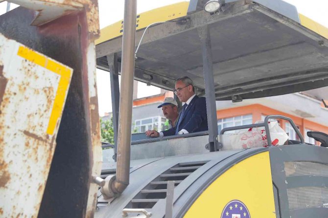 Bir Günde Bin 170 Ton Asfalt
