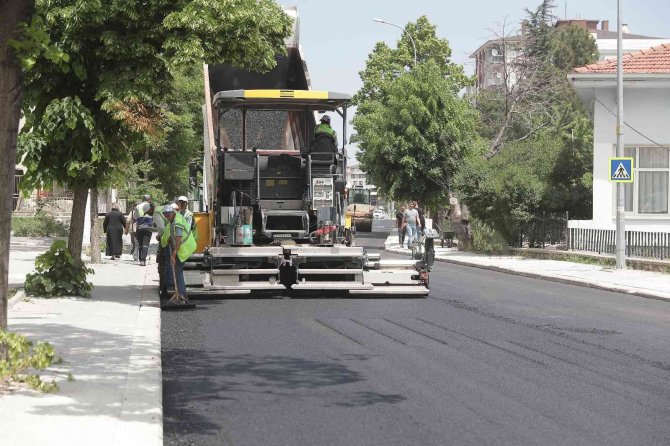Bir Günde Bin 170 Ton Asfalt