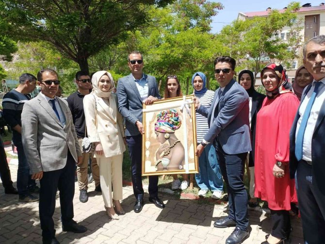 Adilcevaz’da Yılsonu Sergisi
