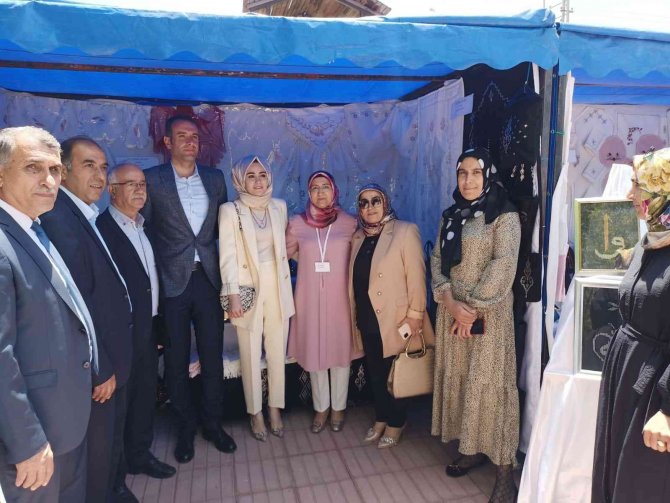Adilcevaz’da Yılsonu Sergisi