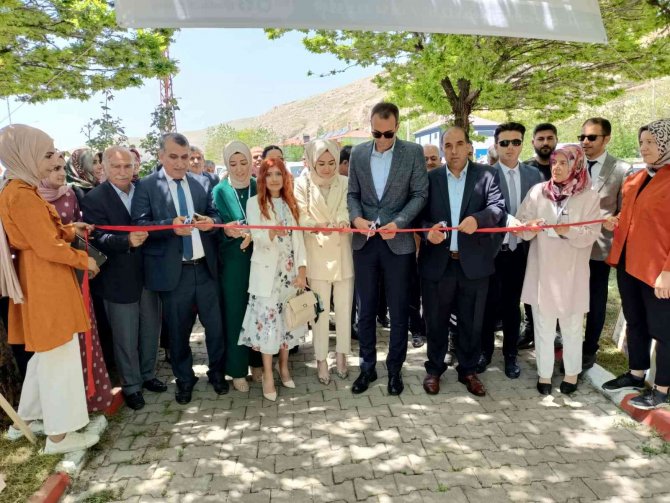 Adilcevaz’da Yılsonu Sergisi