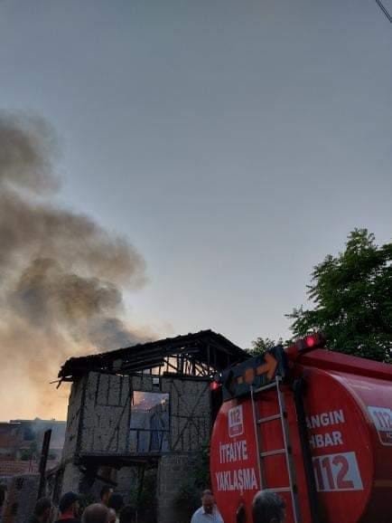 Bursa’da Tarihi Ev Alev Alev Yandı