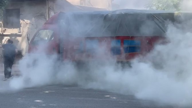 Lastiği Tutuşan Kamyon Alev Almadan Söndürüldü