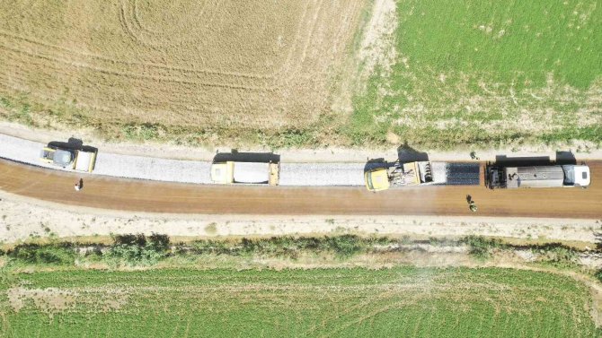 Büyükşehir, Kuyucak’ta Yol Yapım Çalışmalarını Sürdürüyor
