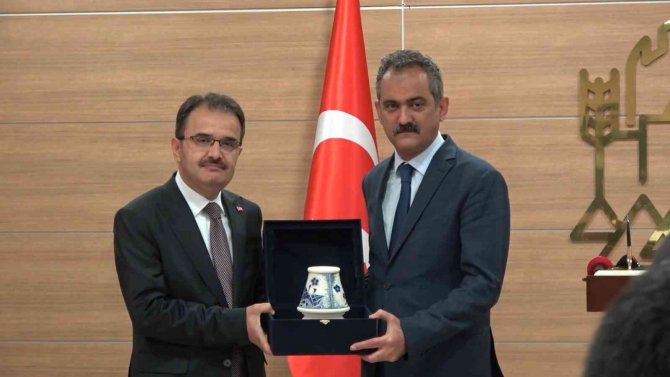 Bakan Özer’den Lgs Açıklaması: "Öğrenciler Maskesiz Şekilde Sınavda Rahat Süreç Geçirecek"