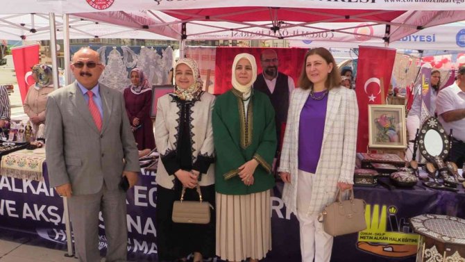 Görücüye Çıkan 200 Yıllık İpek Kumaşa Büyük İlgi