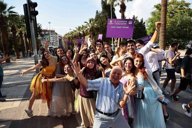 Denizli’de 400 Tiyatro Sanatçısı 10 Gün Boyunca Oyunlarını Sergileyecek