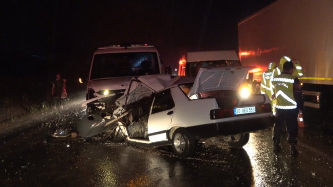 Karşı Şeride Geçen Otomobil Çekiciyle Çarpıştı: 1 Ölü, 2 Yaralı