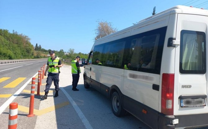 Yolcu Ve Yük Taşıyan Araçlara Jandarmadan Sıkı Denetim