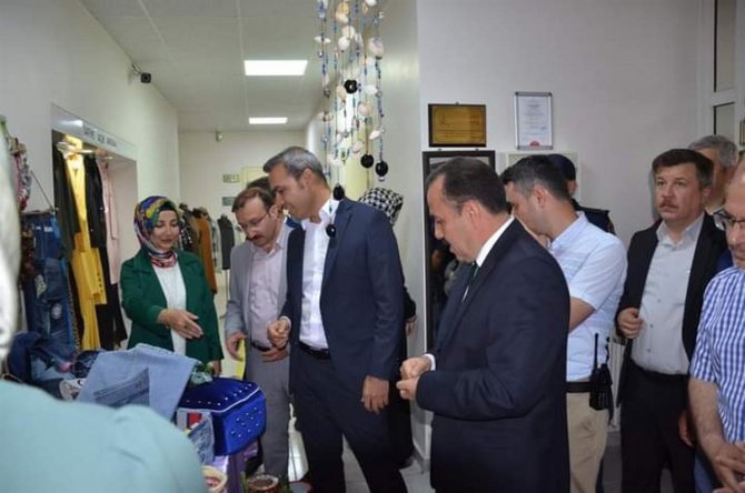 Emet Halk Eğitim Merkezinin Yılsonu Karma Sergisi Açıldı