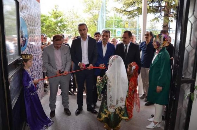 Emet Halk Eğitim Merkezinin Yılsonu Karma Sergisi Açıldı
