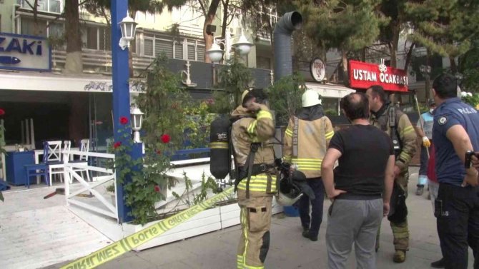 Kadıköy’de Restoranda Yangın Çıktı, Bina Sakinleri Sokağa Döküldü