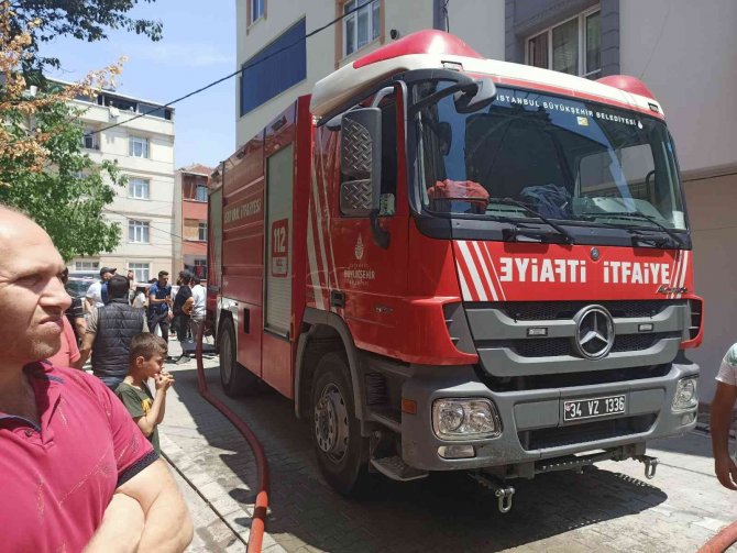 Esenyurt’ta Korkutan Çatı Yangını