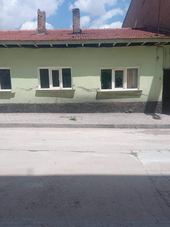 Çaresiz Kalan Vatandaşlardan “Bu Eve Bir Çare Bulun” Çağrısı