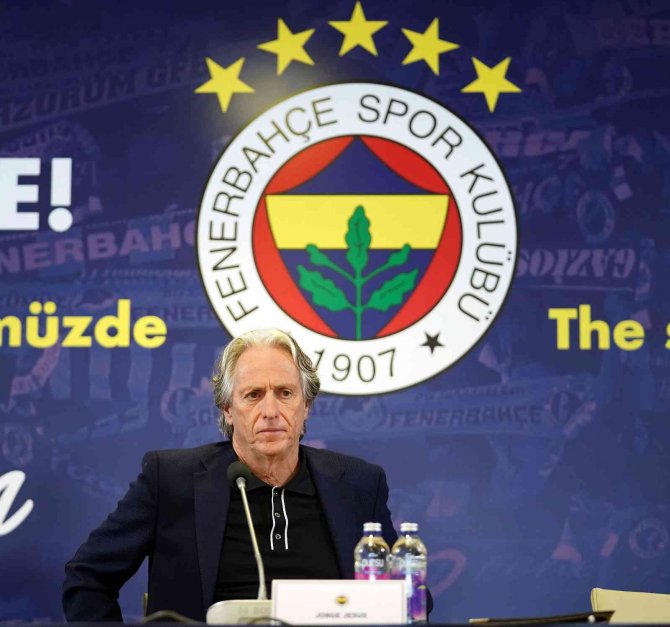 Fenerbahçe’de Jorge Jesus İçin İmza Töreni Düzenlendi