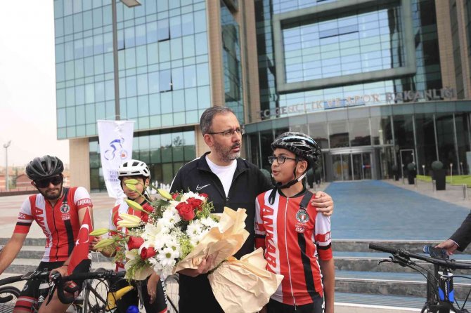 Bakan Kasapoğlu: "Bisiklet Sporunun Tabana Yayılması Adına Çalışmalarımızı Sürdüreceğiz"