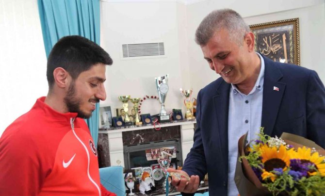 Abi Kardeşten Karatede Büyük Başarı