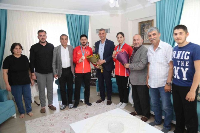 Abi Kardeşten Karatede Büyük Başarı