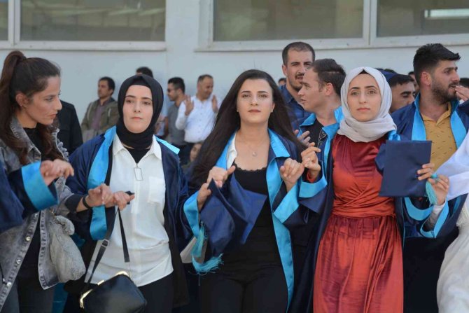 Hakkari Üniversitesinde Mezuniyet Heyecanı