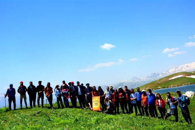 Yüksekovalı Dağcılar Erdanis Göllerini Gezdi