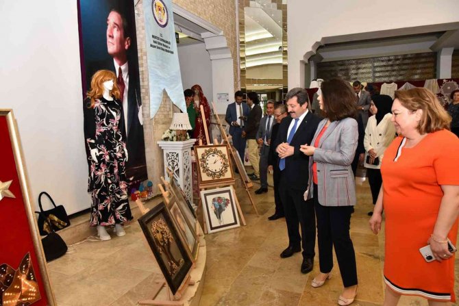 2 Bin 700 Kursiyerin Eserleri Sergilendi