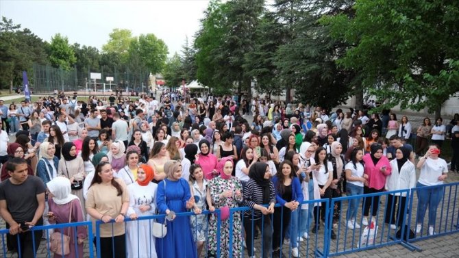 İ̇negöl’de Üniversite Öğrencileri Anıl Can İle Coştu