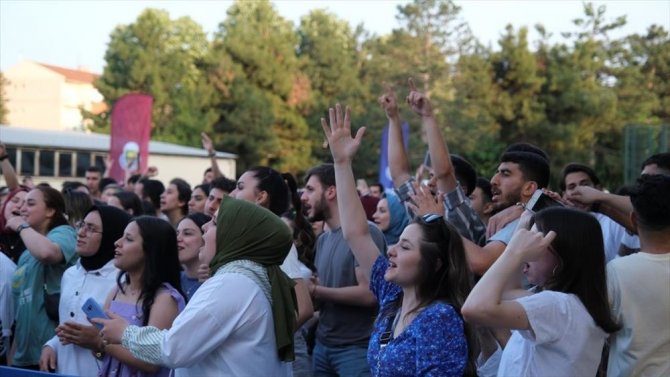 İ̇negöl’de Üniversite Öğrencileri Anıl Can İle Coştu