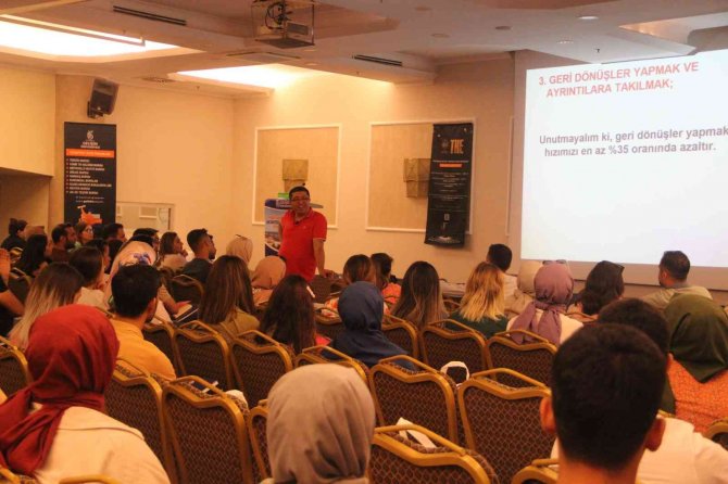 Şanlıurfa’da Öğretmenlere ’Hızlı Okuma Teknikleri Eğitimi’ Veriliyor