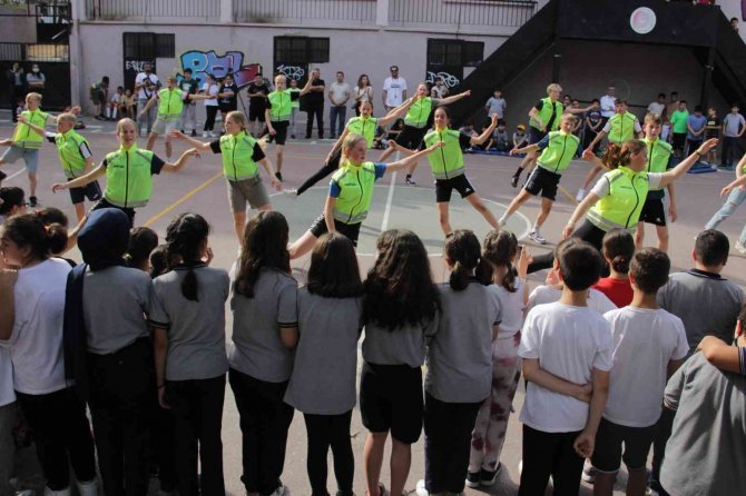 Danimarkalı Öğrenciler İ̇zmir’de Türk Kültürünü Tanıdı