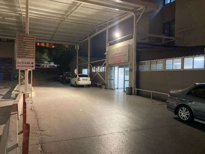 İ̇zmir’de Güvenlik Görevlisi Hasta Yakınları Tarafından Darp Edildi