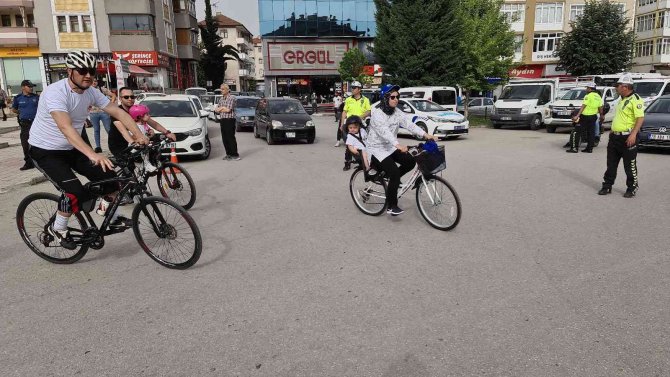 Dünya Bisiklet Günü’nü Ve Çevre Haftası’nı Pedal Çevirerek Kutladılar